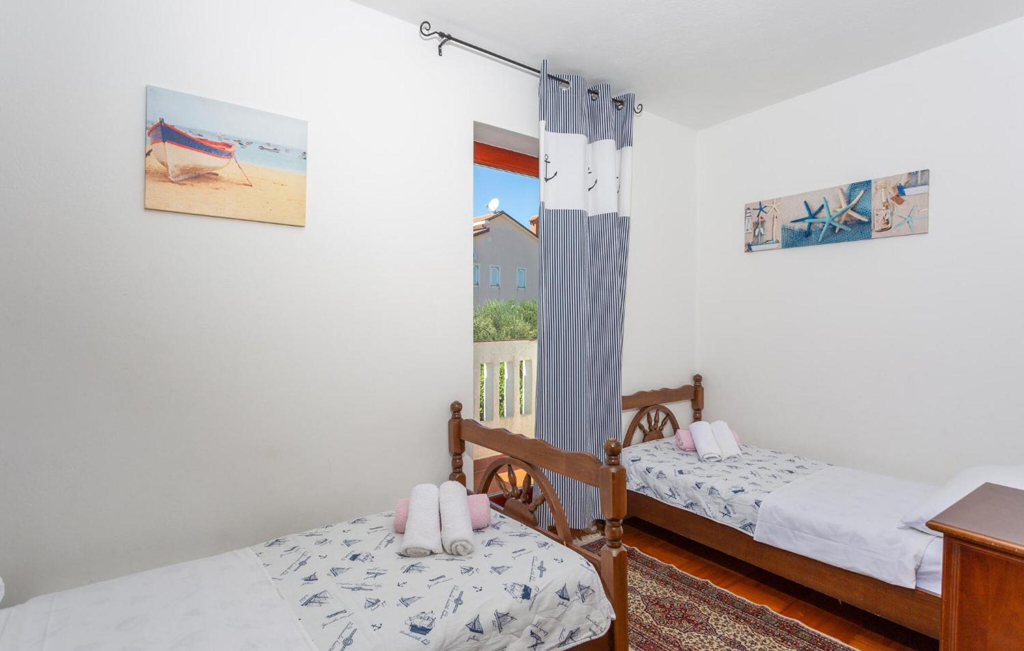 3 Bedroom Stunning Apartment In Krk Крк Экстерьер фото