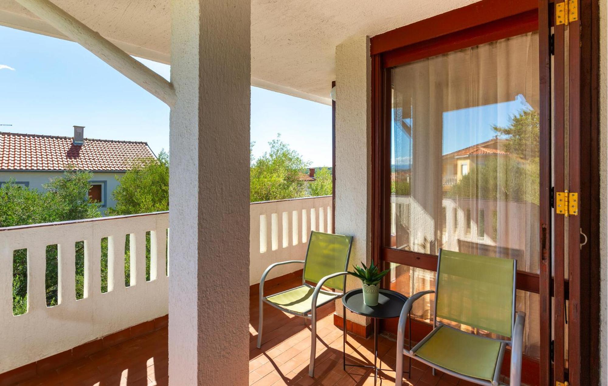 3 Bedroom Stunning Apartment In Krk Крк Экстерьер фото